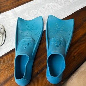 Aqua Blue Swimming Fins Adult size 10-12 brand new in the box